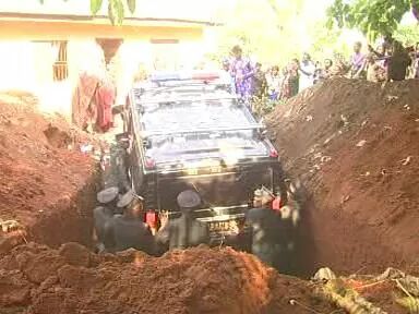 Nigerian Igbo Millionaire Buries Mother In Hummer (PHOTOS)